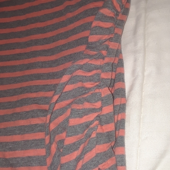 𝅺liz Lange Maternity top size small - Picture 3 of 6